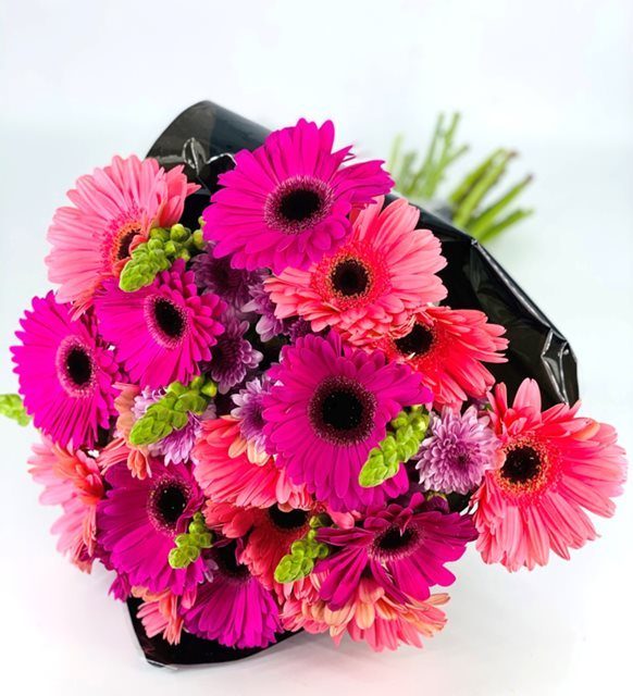 Bouquet de gerberas, perritos y crisantemos | Flores Bellas